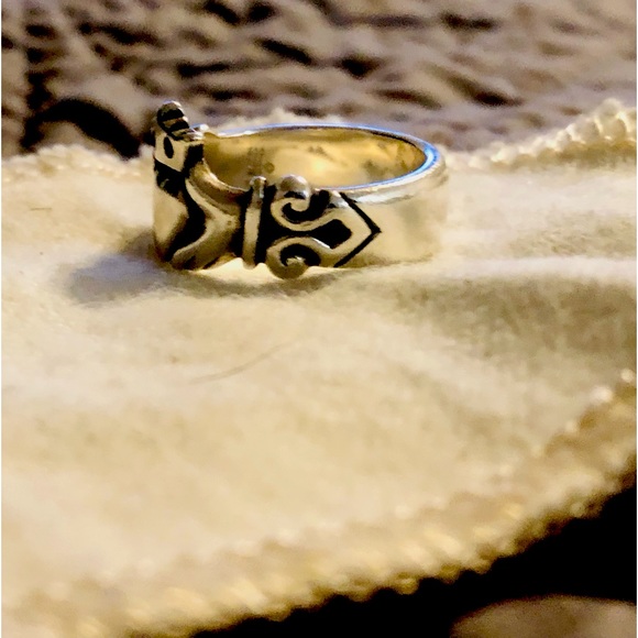 James Avery Adorned Claddagh Ring. Nwot too small for me. Excellent condition! - Picture 7 of 15